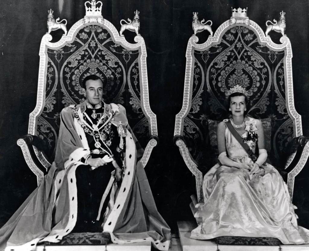 Lord y Lady Mountbatten son coronados como virreyes de la India