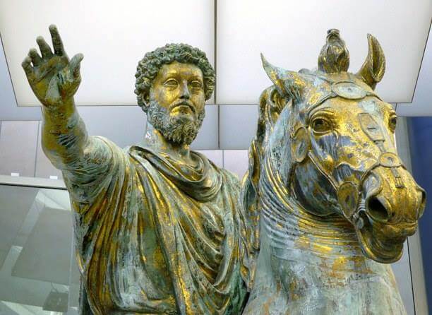 Marco Aurelio, emperador en la segunda mitad del siglo II d. C. Estatua ecuestre. Musei Capitolini, Roma. En nuestro mundo, se ha convertido en uno de los iconos de Roma gracias al cine.