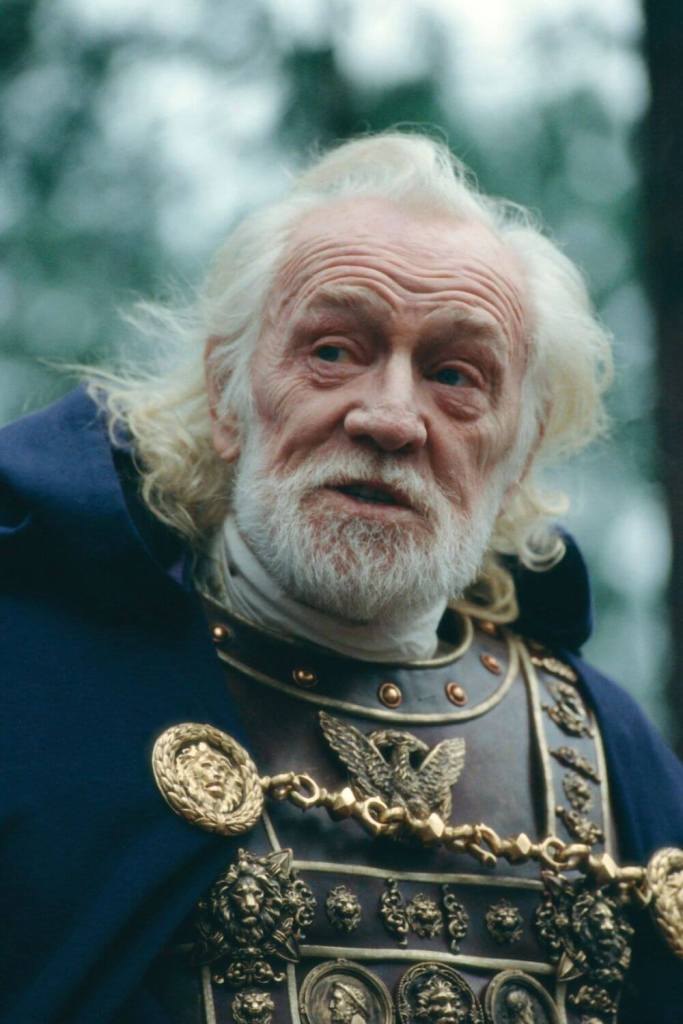 Richard Harris como Marco Aurelio en la película Gladiator II.