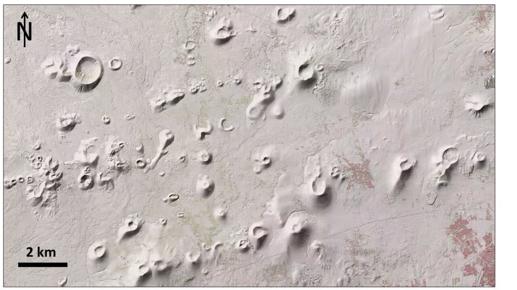 Figura 2. Campo de conos volcánicos en el Parque Nacional de Timanfaya en la Isla de Lanzarote. Mapa elaborado por Eulogio Pardo a partir de la cartografía Iberpix del Instituto Geográfico Nacional.