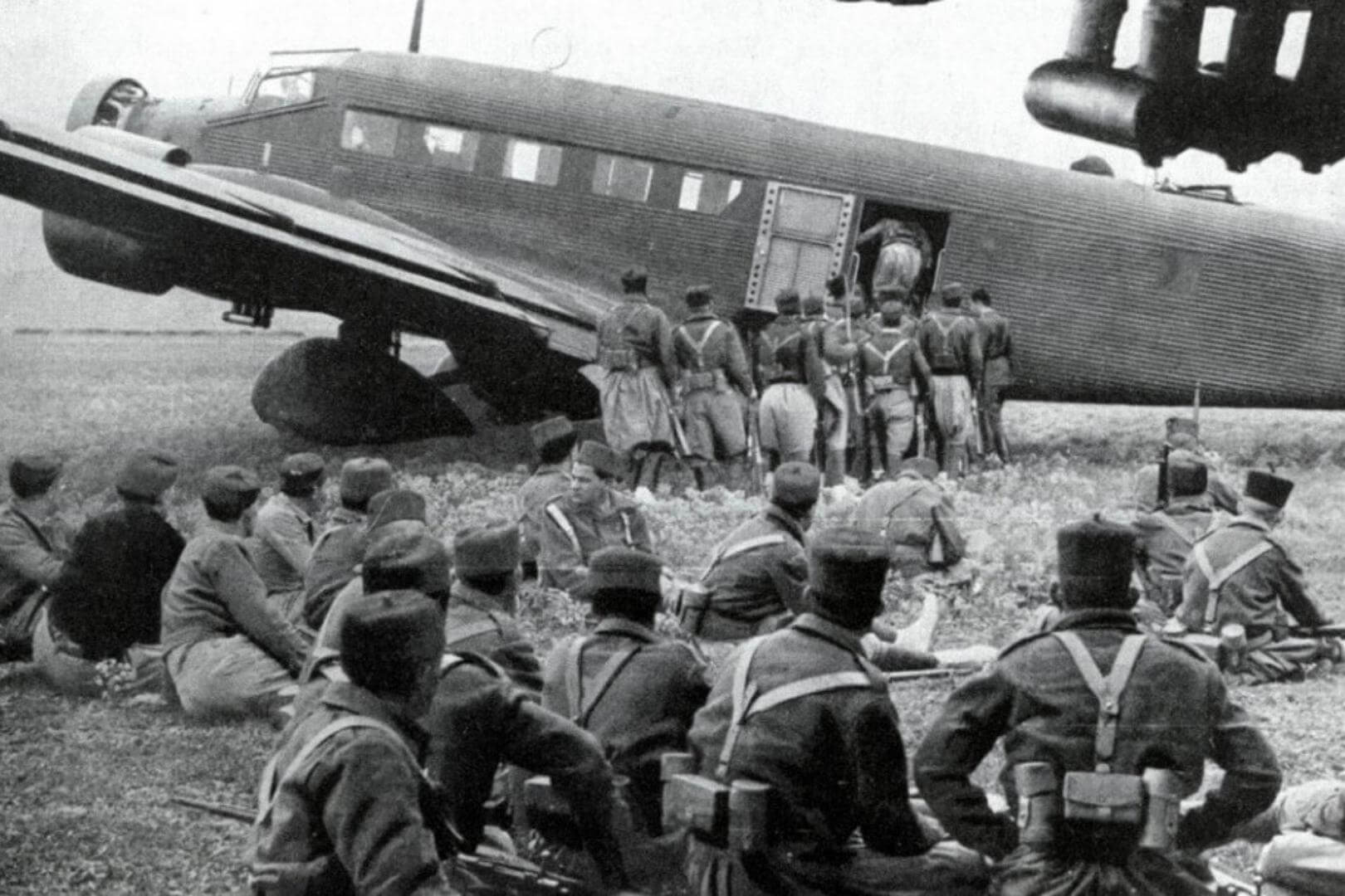 El primer puente aéreo militar de la historia permitió el traslado masivo de tropas franquistas desde África a la península en julio de 1936