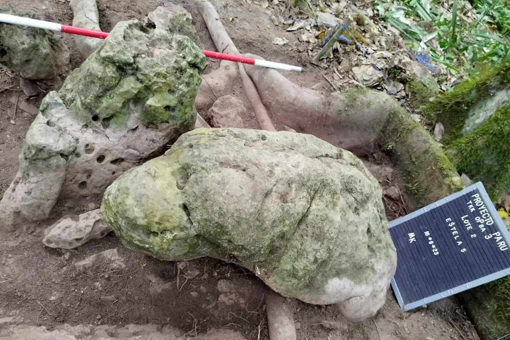 Esculturas halladas en el sitio arqueológico de Uaxactún, en el norte de Guatemala