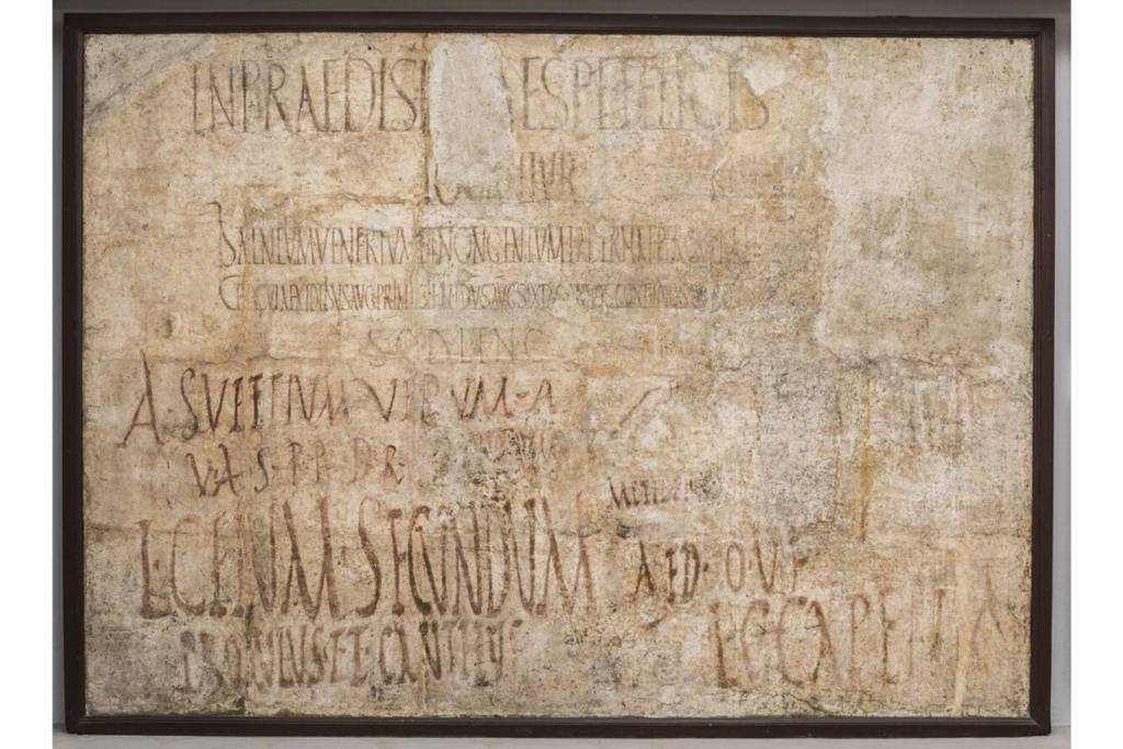 En la fachada de la casa de Julia Felix aún se conserva un anuncio que ofrecía baños y habitaciones en alquiler para quienes pudieran pagarlos