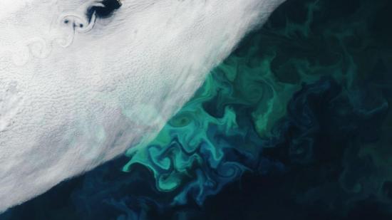 Una imagen de la NASA revela fenómenos asombrosos sobre Bear Island, una remota isla ártica afectada por la radiación de un submarino soviético hundido