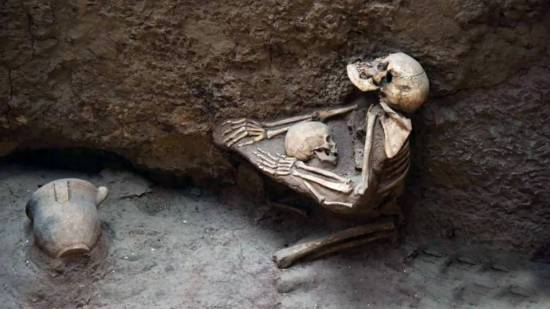 Un terremoto sepultó una aldea china hace 4.000 años, pero no pudo borrar el último gesto de amor entre sus habitantes