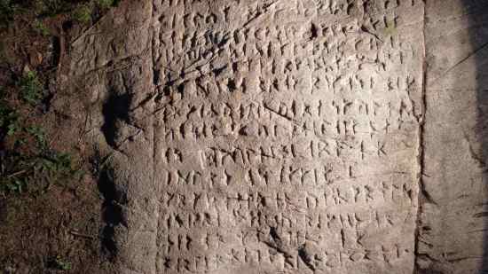 Unas enigmáticas runas halladas en los bosques de Canadá desconciertan a los arqueólogos