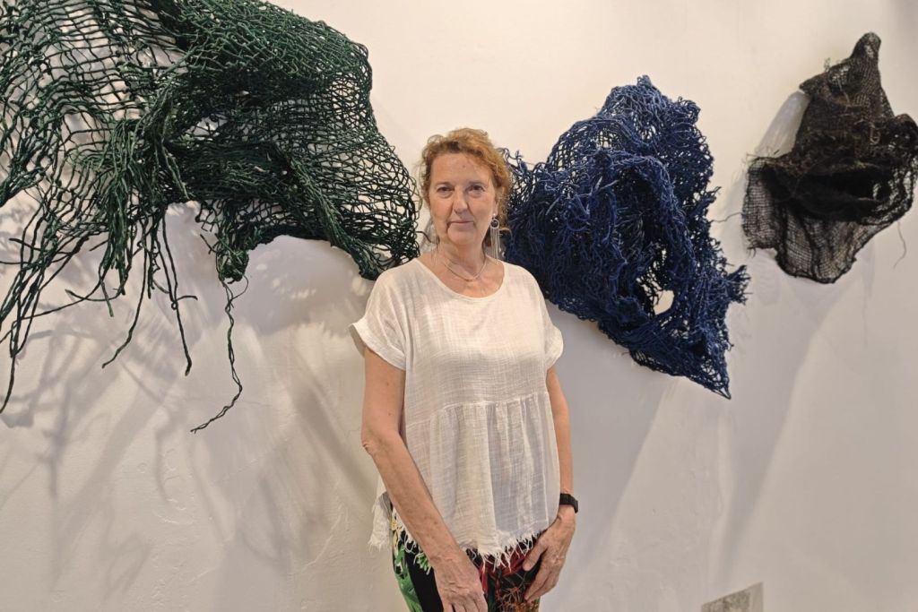 Inspirada por Gombrich y Leibniz, Carreras convierte el espacio en un campo de tensiones filosóficas