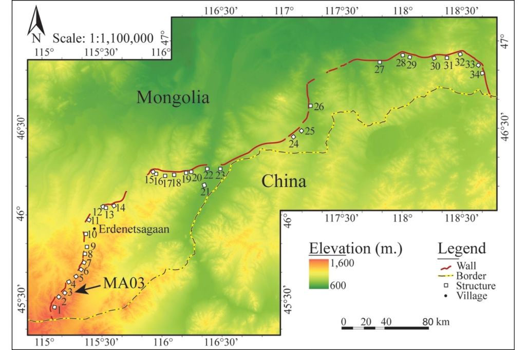 El Arco Mongol de las líneas de muralla y foso del sur, junto con la ubicación del sitio MA03