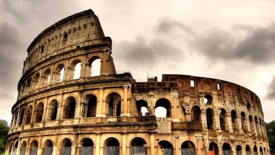 Lo que empezó como una simple foto turística acabó con un rescate dramático en pleno Coliseo