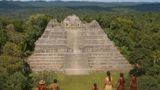 Representación fantasiosa de la ciudad maya de Caracol