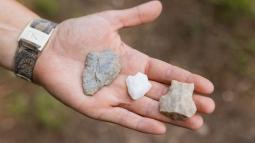 Hallan en las montañas de Carolina del Norte un yacimiento indígena de 8.000 años con herramientas y cerámica