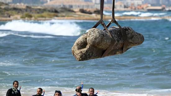 Descubren esculturas intactas en una ciudad egipcia sumergida hace 2.000 años