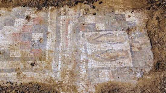 Un mosaico romano de hace 1.600 años muestra unas sandalias de dedo sorprendentemente modernas