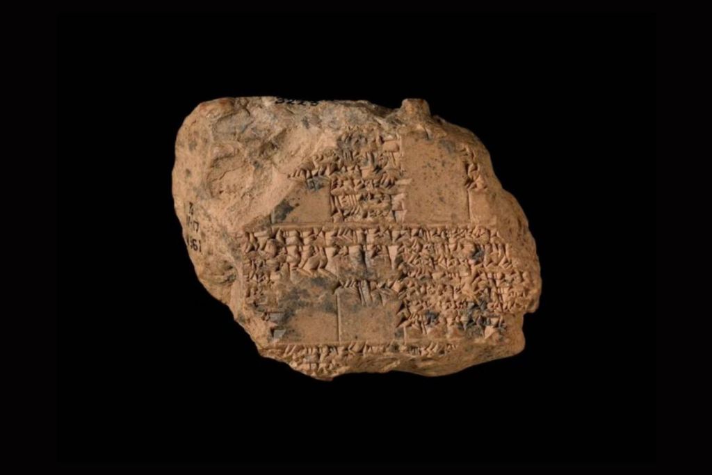 Una tablilla cuneiforme que contiene un registro de eclipses lunares