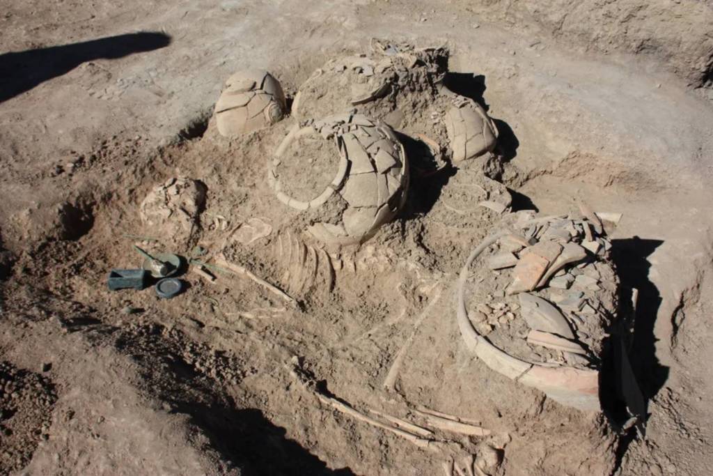 La tumba ancestral de una joven hallada en Tepe Chalow destaca como una de las más lujosas jamás registradas de la civilización de Gran Jorasán