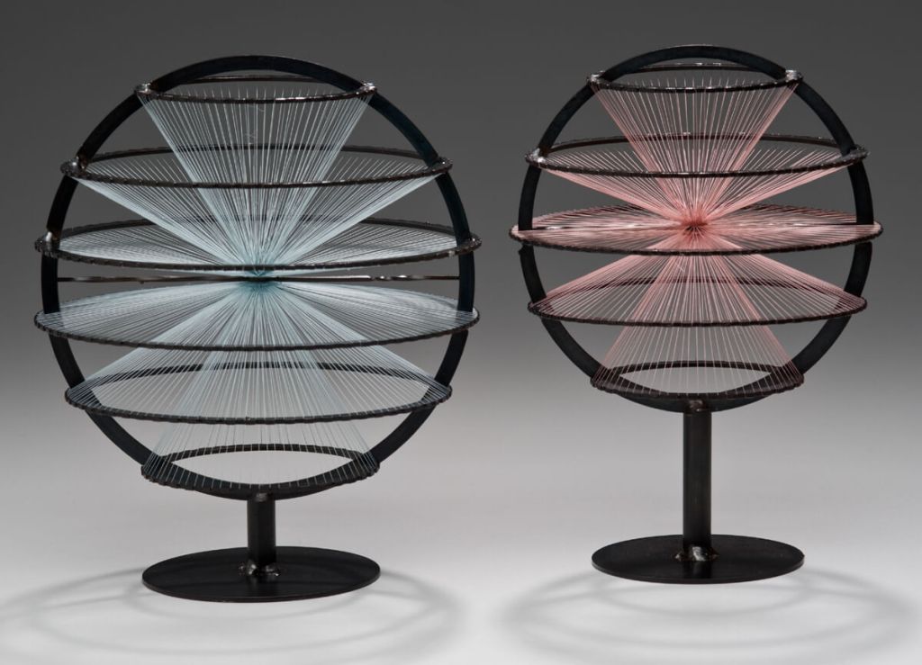 Dos objetos, con espín 5/2 y 2, respectivamente. 