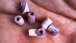 Descubren en una colonia inglesa de Canadá unas cuentas indígenas que desconciertan a los arqueólogos