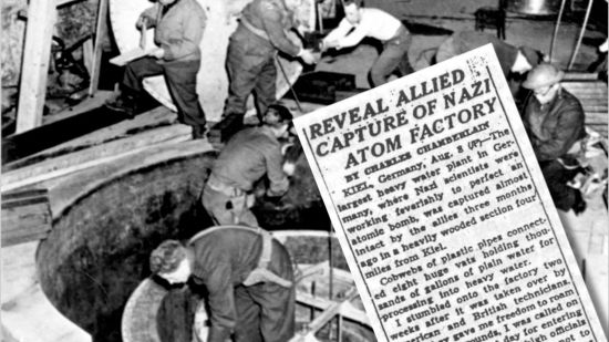 Miembros británicos y estadounidenses de la Misión Alsos desmantelan en Haigerloch el reactor nuclear experimental construido por científicos alemanes como parte del programa atómico del Tercer Reich