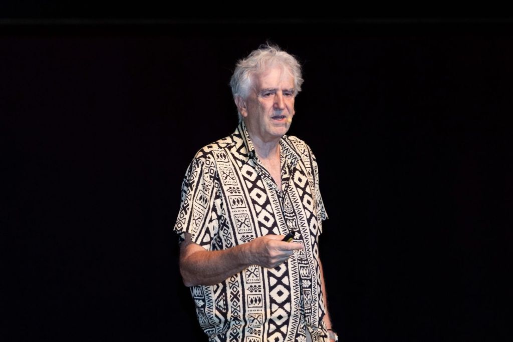 Juan Luis Arsuaga, entre fósiles y neuronas, revela los secretos biológicos de la preadolescencia