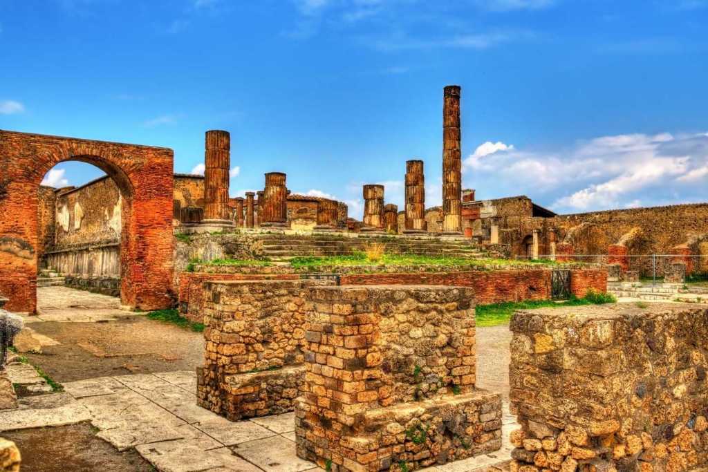 La erupción del Vesubio en el año 79 d.C. cubrió de ceniza y piedra pómez varias ciudades del mundo romano situadas en las cercanías de la actual Nápoles