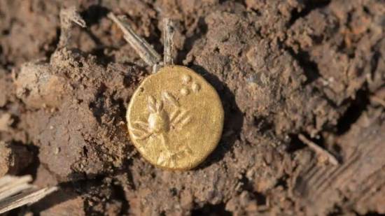 Una moneda de oro perteneciente a la cultura celta del periodo de La Tène, acuñada en Europa Central hace unos 2.000 años