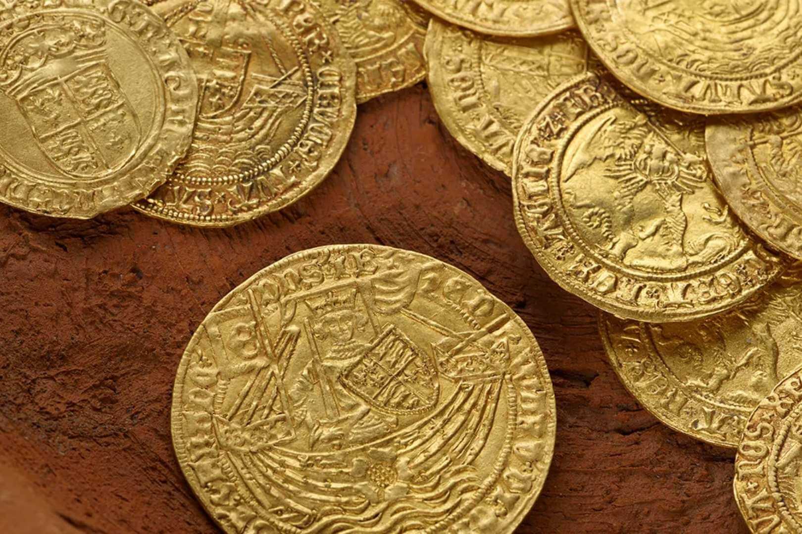 Este valioso conjunto de monedas, oculto durante la agitada época de la Reforma en Inglaterra, podría superar las 230.000 libras en la subasta