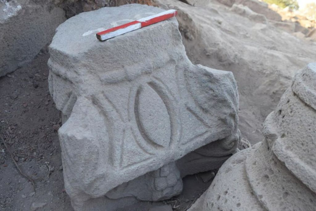 Objeto hallado entre los vestigios de la antigua sinagoga