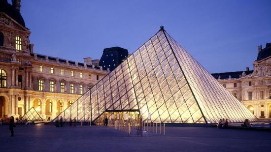 Asaltan el Louvre en 7 minutos y roban joyas imperiales