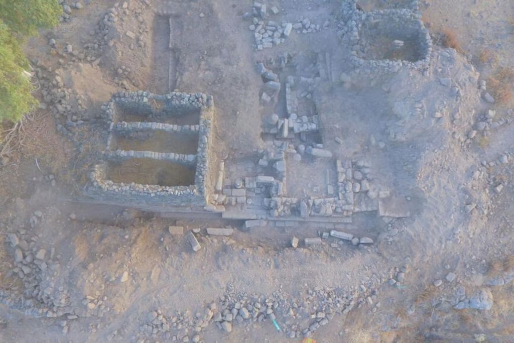 Vista aérea de los restos de una sinagoga de unos 1.500 años de antigüedad, localizada en la Reserva Natural de Yehudiya, en los Altos del Golán, cuyo hallazgo fue dado a conocer el 5 de octubre de 2025