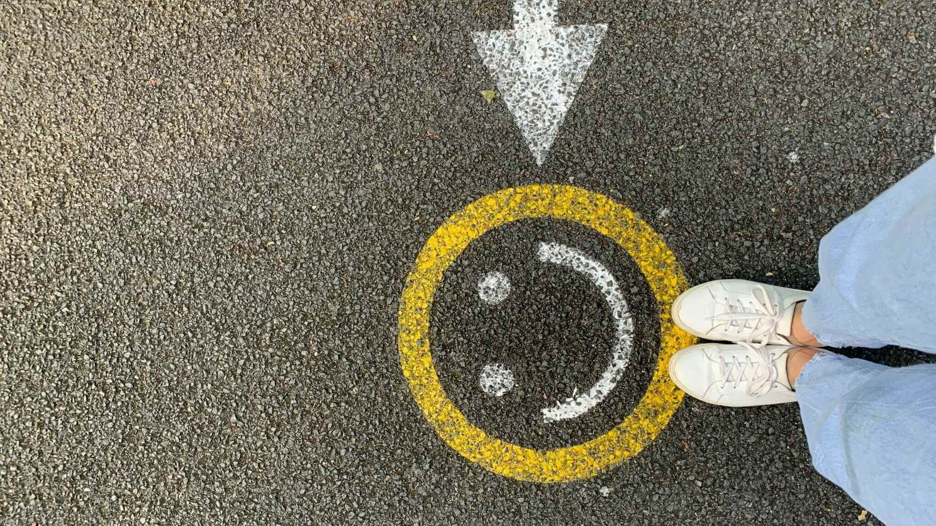 La ciencia confirma que la felicidad alarga la vida, pero solo cuando se alcanza este nivel mínimo de bienestar