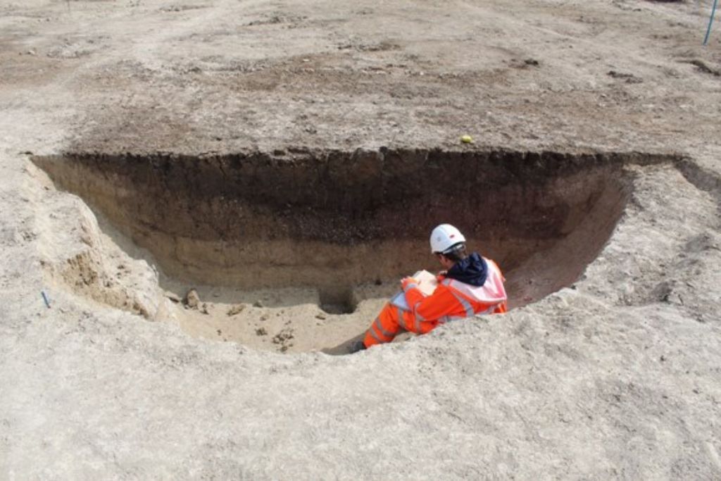 En Linmere, Bedfordshire, tres de las fosas descubiertas muestran una disposición perfectamente alineada
