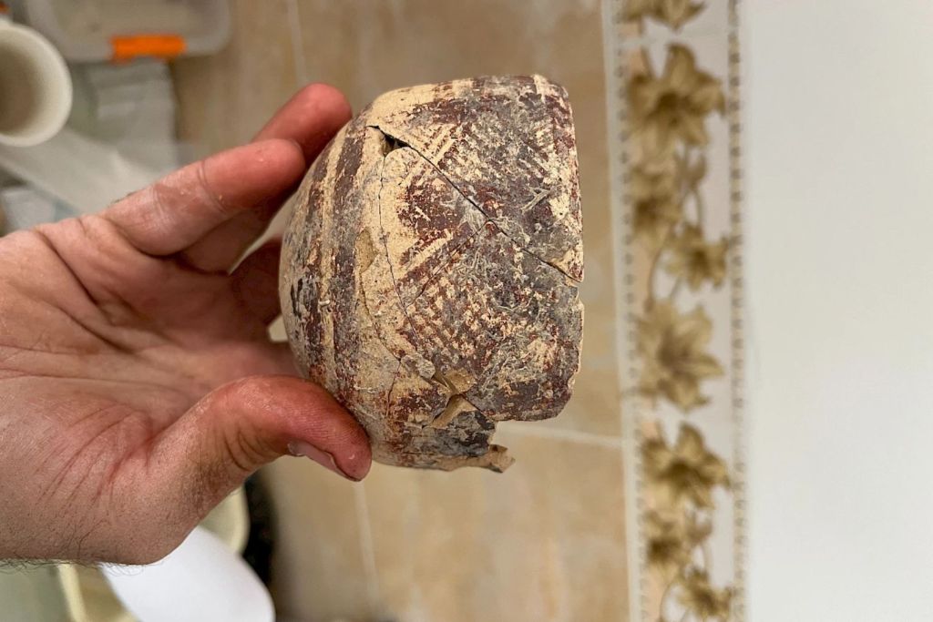 Copa ornamentada datada hacia el año 3100 a.C.