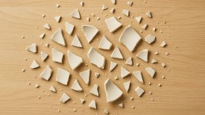 La fórmula del vaso roto: una nueva ley matemática explica por qué todo se rompe de la forma más caótica posible