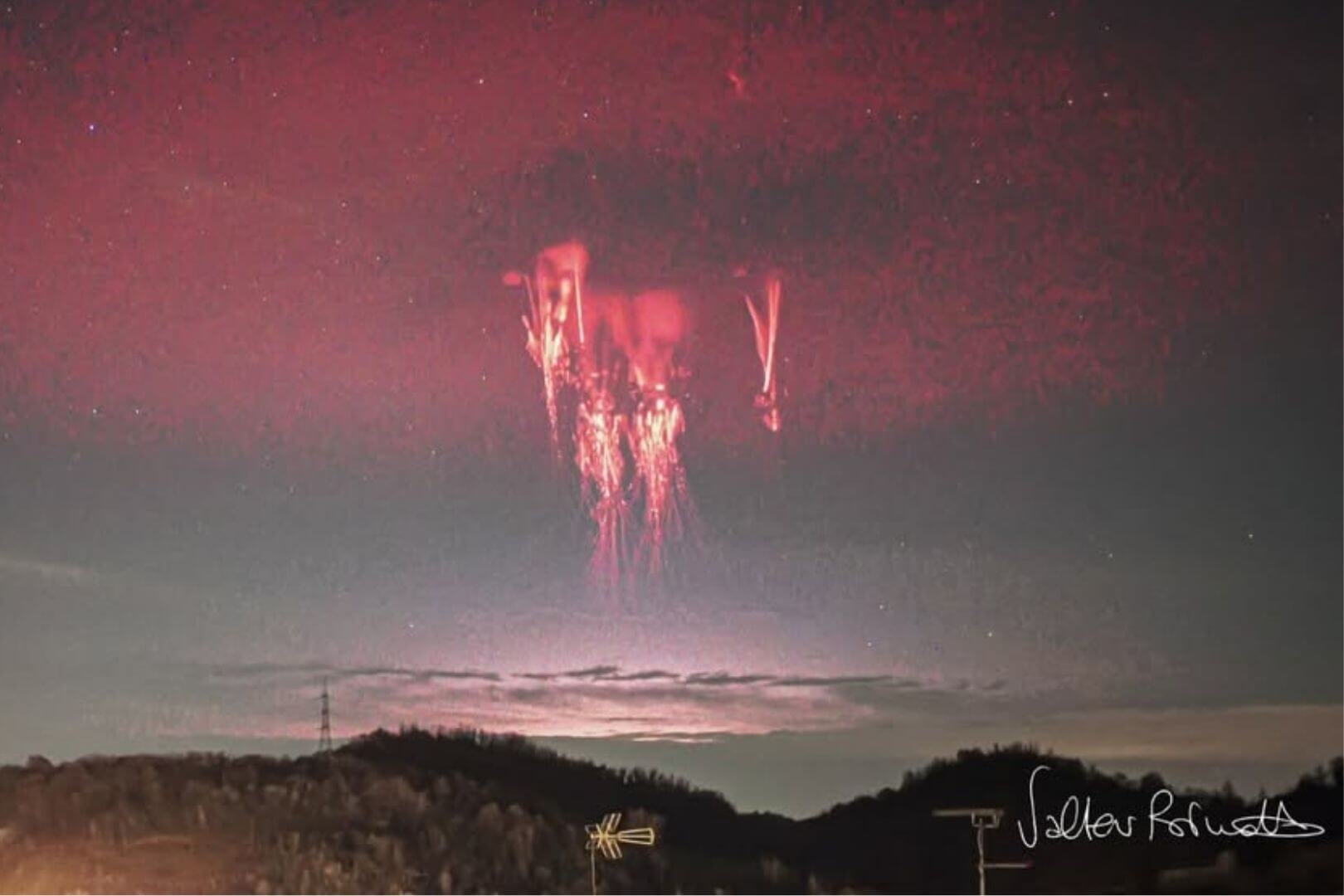 No se trata de una película, sino de la Tierra mostrando uno de sus espectáculos eléctricos más raros